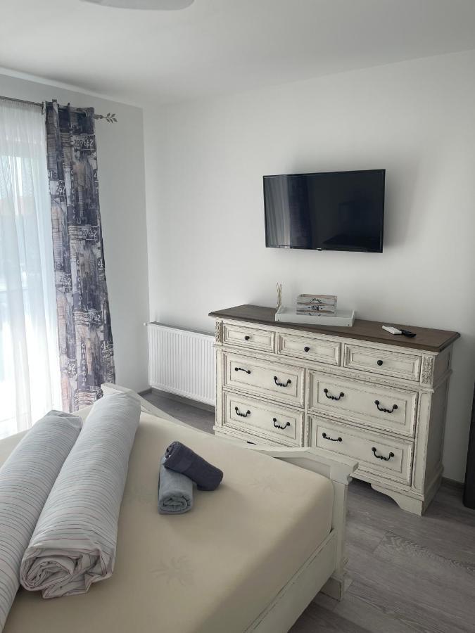Smiley Deluxe Apartment Sibiu Bagian luar foto