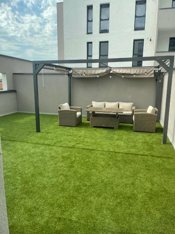Smiley Deluxe Apartment Sibiu Bagian luar foto